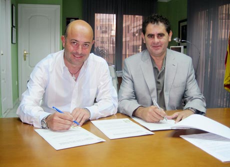 Clemente García y Antonio Torres rubricaron el acuerdo.